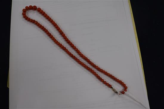 A single strand graduated coral bead necklace, 48cm.